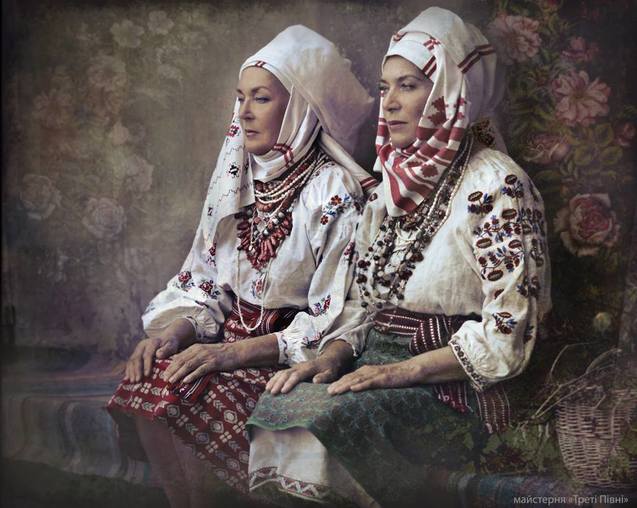 Украинская вышивка имеет очень давние корни, а символы в украинской вышивке имеют глубокое значение, это не просто красивые узоры, а магические значения, знания в которых были, к счастью, а не полностью утрачены